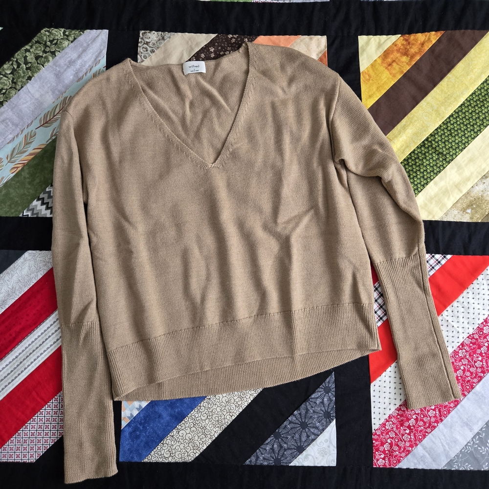 Wilfred Aritzia Cyprie V-Neck Sweater 100% Merino Wool Tan